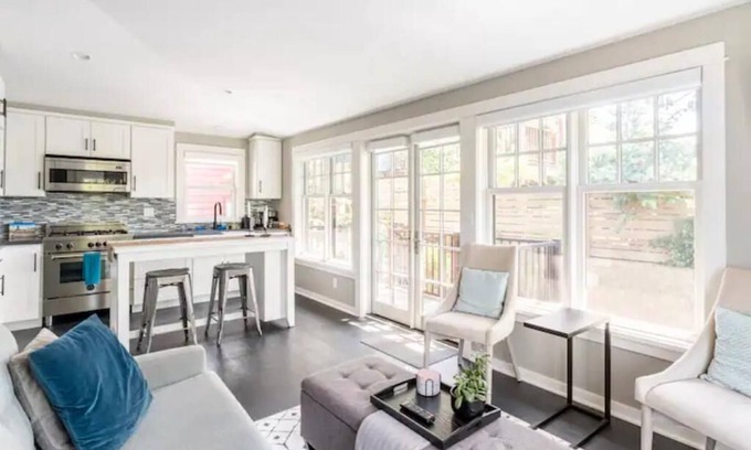 Fremont Cottage | Bright Fremont Cottage with Kitchen & Garage - Guest Rated 10/10