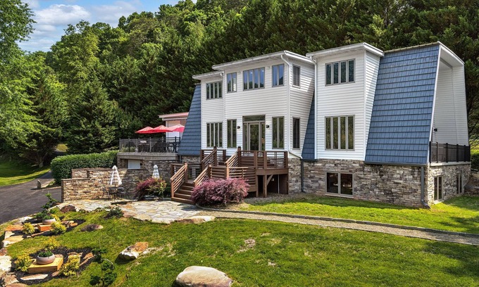 Asheville House | Experience French Broad River Lodge: Riverfront Retreat Awaits