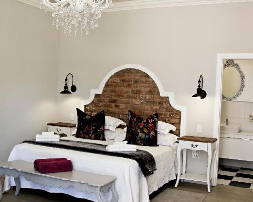 Beaufort West House | Welcoming French Karoo Guesthouse with Pool & Kitchen
