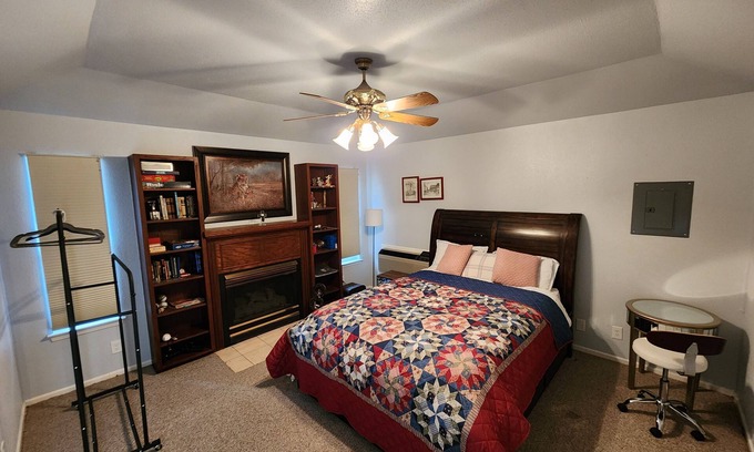 Arena District House | French Suite with Private Den in San Antonio