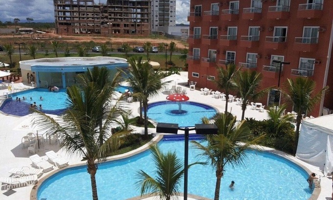 Setor Lagoa Quente Apartment | Relaxing Retreat with Poolside Views Near Lagoa Quente