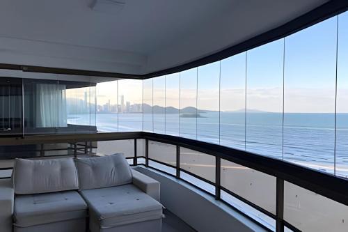 Barra Sul Apartment | Oceanfront Retreat with Space and Comfort for All
