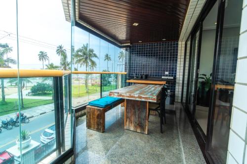 Jardim Tejereba Apartment | Oceanfront Retreat: Frente Mar Guarujá with Prime Amenities