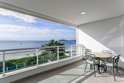 Cachoeira do Bom Jesus Apartment | Oceanfront Retreat with Pool and BBQ - Frente Mar