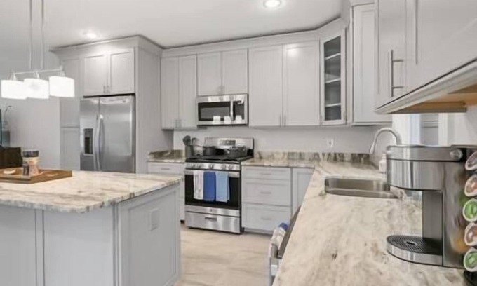 Annandale House | Bright 5-Bedroom Retreat in the Heart of the City