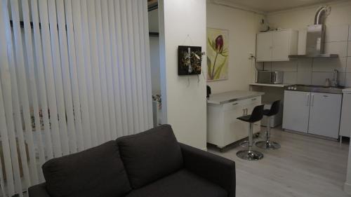 Gribbylund Apartment | Cozy Retreat in Täby: Pet-Friendly Getaway with Top Amenities