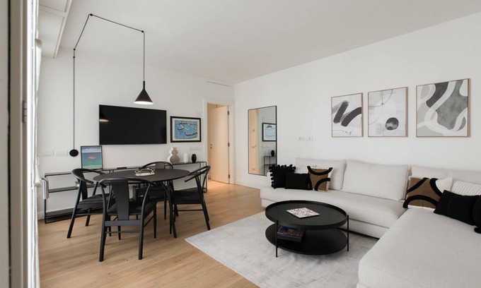 Zona Risorgimento Apartment | Modern Apartment in P.ta Venezia District - Rated 9.6/10