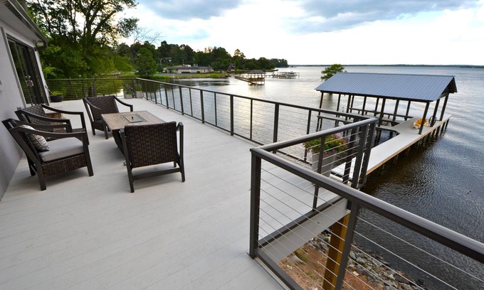 Shreveport House | Modern Lake House Retreat with Gourmet Kitchen & Boat Access
