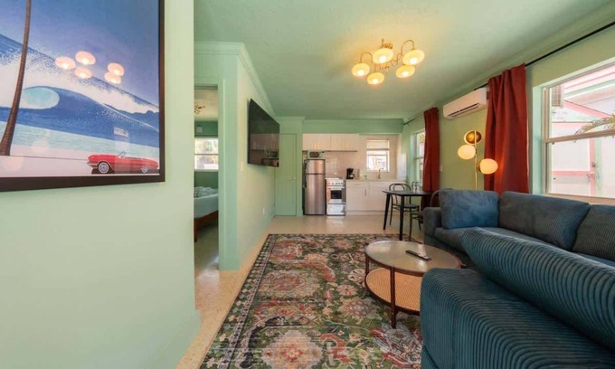 Bay Esplanade Apartment | Oceanfront Haven: Guest Rated 9.8 with Pool & Kitchen