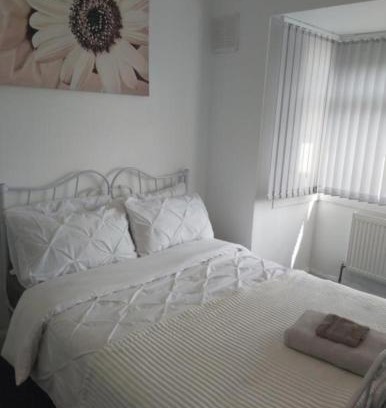 Birmingham House | Inviting Fresher Space Home Stay with 8/10 Guest Rating