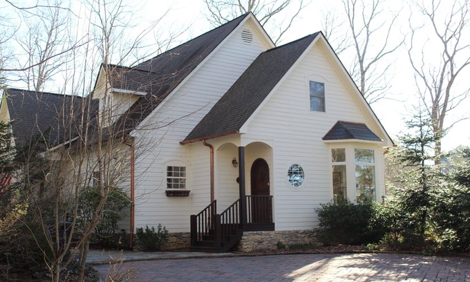 Highlands House | Stylish Retreat Near Downtown Highlands with Mountain Views