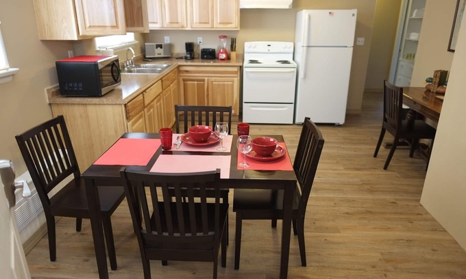 Cascade Apartment | Beautifully Remodeled 2 Bedroom Suite with Full Kitchen