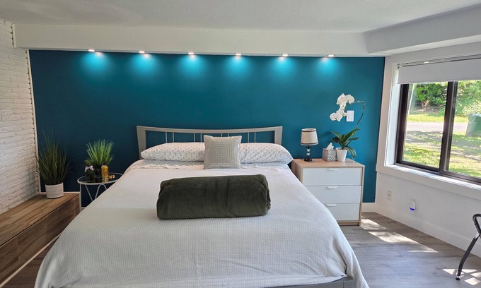 Beaverton Apartment | Modern, Pet-Friendly Retreat with Pool & Spa Amenities
