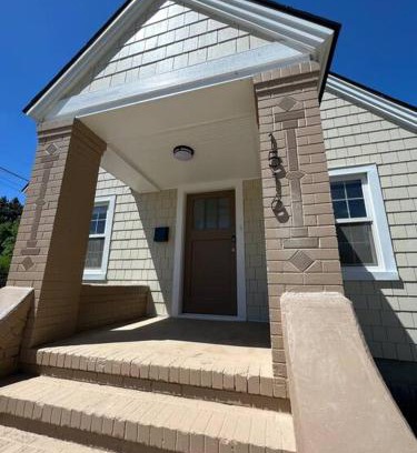 Billings House | Renovated Retreat in a Vintage Neighborhood with Family Perks