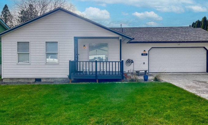 Post Falls House | Updated Retreat with Pool Table, Sauna & Prime Location