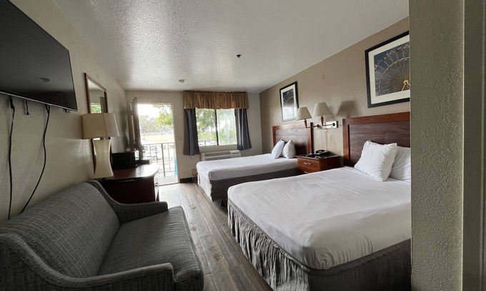 Raisin Hotel | Discover Comfort at Fresno Inn with Pool and Spa Access