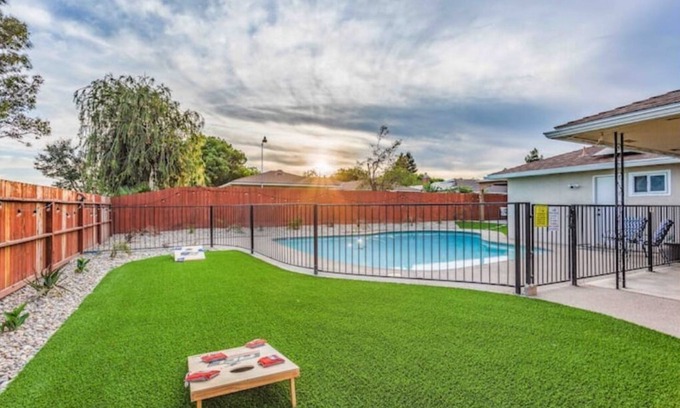 Raisin House | Top-Rated Fresno State Home with Private Pool & Game Room
