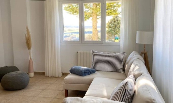 Fresno de Rodilla House | Experience Comfort at Fresno Vista with Ocean View & Spa
