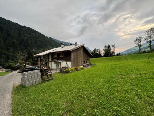 Sonntag Apartment | Welcoming 2-Room Garden Apartment in Scenic Seeberg
