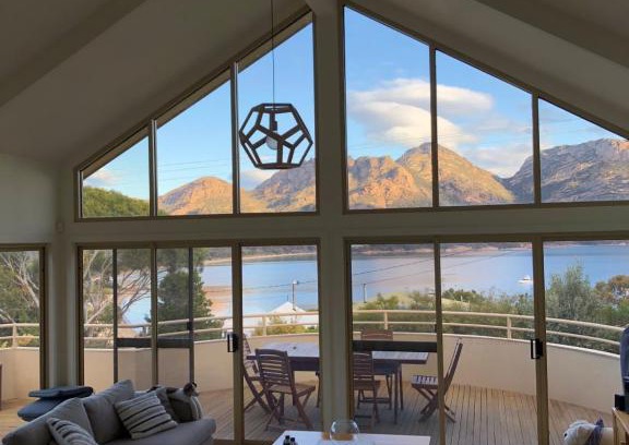 Coles Bay House | Beachfront Escape at Freycinet Beach House with Ocean Views