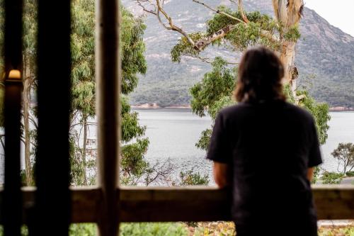 Coles Bay Ski Chalet | Discover Freycinet Cottage 1 - A Family-Friendly Retreat