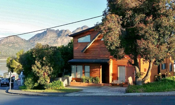 Coles Bay House | Relaxing Freycinet Sands: 4-Star Family-Friendly Escape
