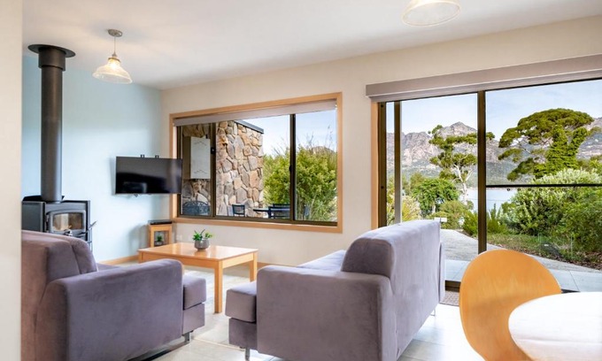 Coles Bay Villa | Delightful Freycinet Stone Studio 3 - Feldspar Experience