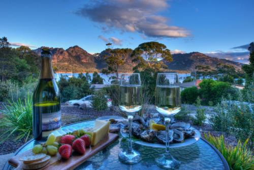 Coles Bay Apartment | Delightful Freycinet Stone Studio 4 with Family-Friendly Amenities