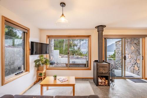 Coles Bay Apartment | Oceanfront Freycinet Stone Studio 8 - Family Friendly Retreat