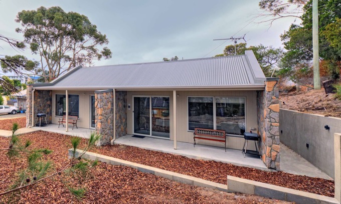 Coles Bay House | Freycinet Stone Studio 8: Rated 9.4 with Spa & Dining
