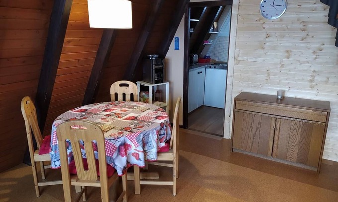 Geyersberg Apartment | Family-Friendly Freyunger Nurdachhaus with Breakfast Included