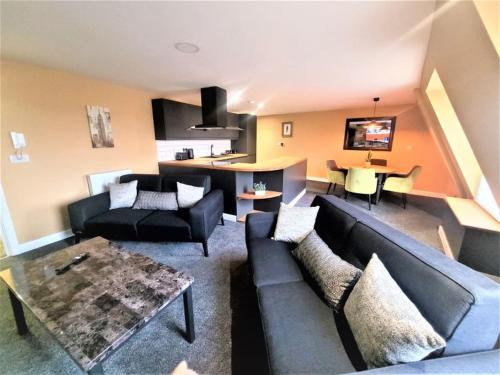 Gloucester Apartment | Family-Friendly Friary House Serviced Apartments - Guest Rated 7.9