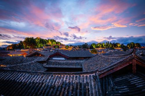 Gucheng Hotel | Exceptional Sifat Viewing Inn with Pool & Family-Friendly Vibes