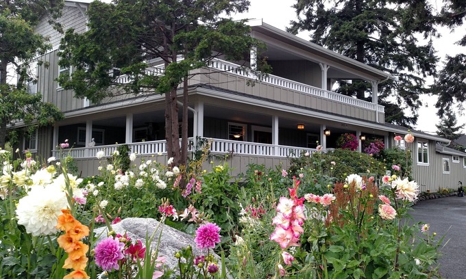 Friday Harbor Bed & Breakfast | Discover the Comfort of Friday Harbor Grand B&B