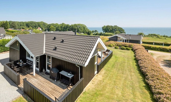Mommark Strand House | Coastal Retreat: Fridtjof - Steps from the Ocean