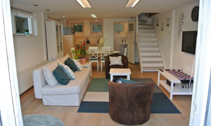 Zwanenburg House | Friedalaan Guesthouse: Family-Friendly & Wheelchair Accessible