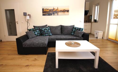 Friedrichstadt Apartment | Modern Comfort in Friedrichs Stübchen - Family & Pet Friendly