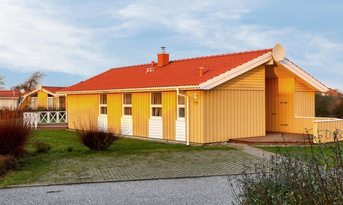 Friedrichskoog House | Experience Relaxation at Our Lake View Holiday Home