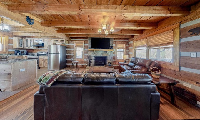 Sevierville House | Cozy Bear Two: Family-Friendly with Hot Tub Amenities