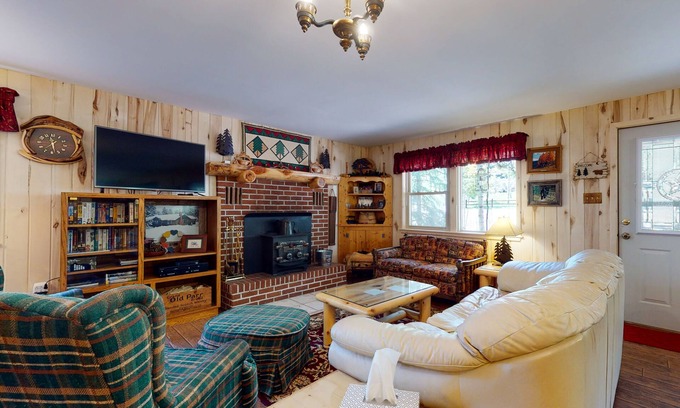 Ponderosa Pines Cabin | Cozy Cabin Retreat with WiFi Near National Forest Awaits