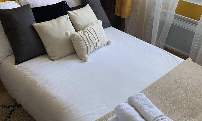 Quartier Grieu-Vallon Suisse-Saint-Hilaire Apartment | Relax at Rouen - The Friendly Hotel with All-Inclusive Perks