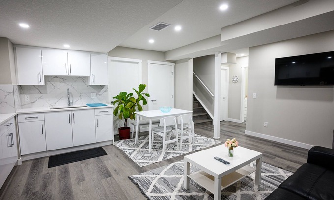Symons Valley House | Cozy 2-Bedroom Basement with Full Kitchen & Child Friendly