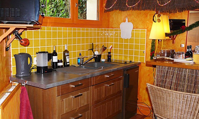 Meudon Apartment | Welcoming Studio with Bar, Pet & Child Friendly Amenities