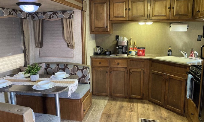Big Bend National Park House | Welcoming Hotel with Family Amenities and Kitchen Access