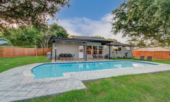 Friendswood House | Relaxing Friendswood Getaway with Pool and Patio Retreat