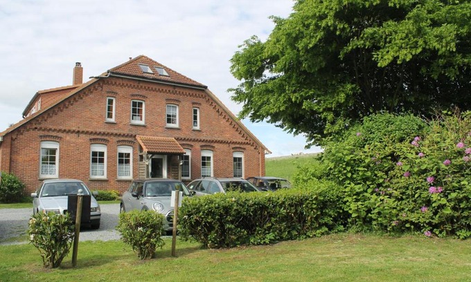 Jaderaltendeich Apartment | Pet-Friendly Retreat at Friesenstube: Rated 8/10 by Guests