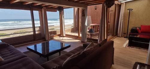 Tnine Aglou House | Beachfront Frikrik Maison: Pet-Friendly with Ocean Views