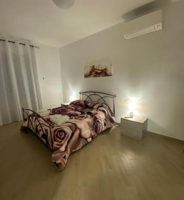 Lake Bracciano Apartment | Oceanfront Fringiulì House: Guest Rated 9.2 with Pool