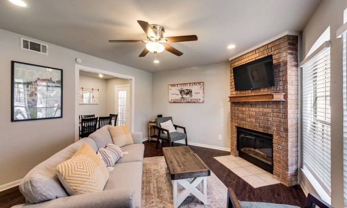 Frisco House | Frisco Getaway: Pet Friendly Retreat in a Quiet Area