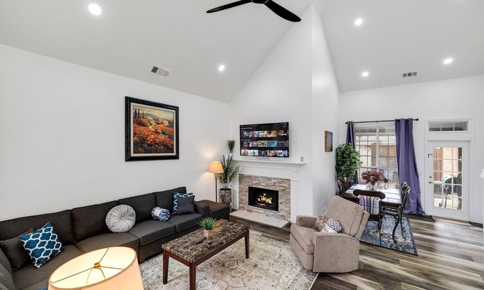 Frisco House | Guest Rated 10/10: Frisco Resort Home with Spa & Ocean View